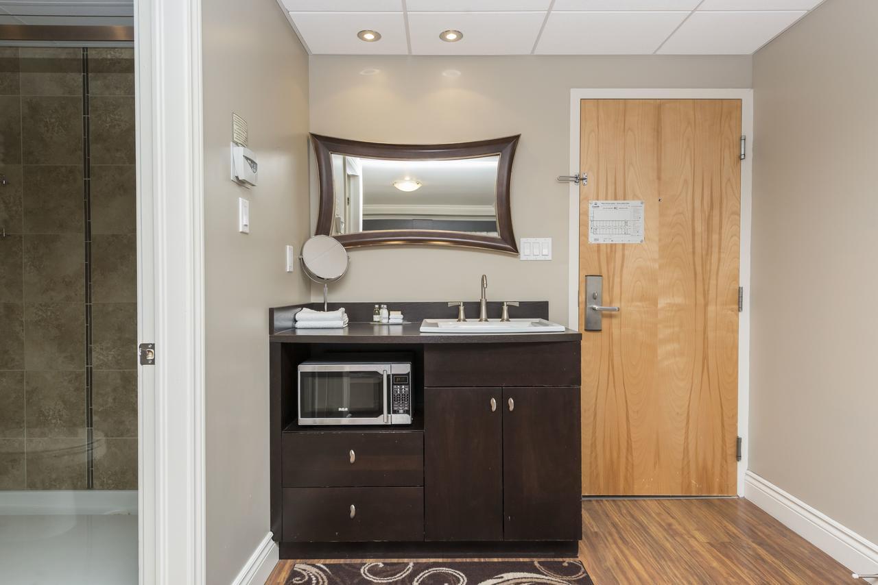 Hotel & Suites Le Dauphin Drummondville Dış mekan fotoğraf